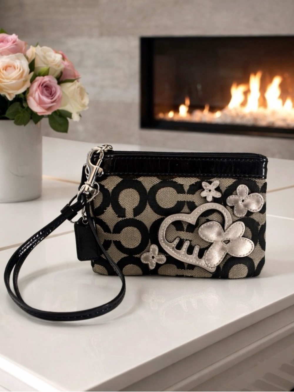 Coach Poppy 2010 Shimmer Heart Flowers Wristlet! Rare. Limited Edition.